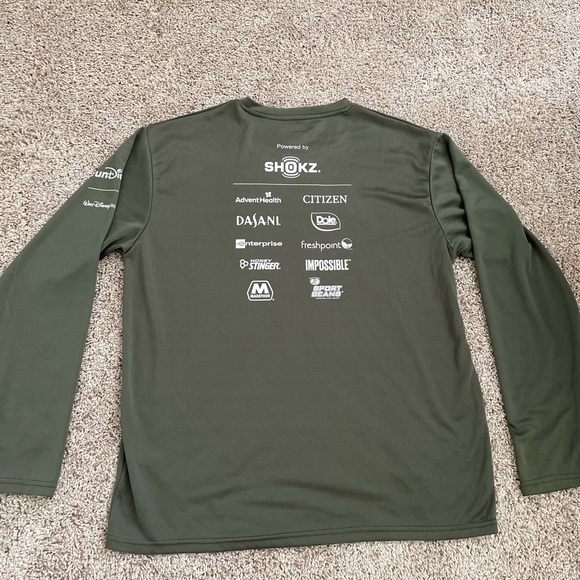 runDisney Wine & Dine 2022 Half Marathon Men’s Large Shirt - Picture 4 of 5